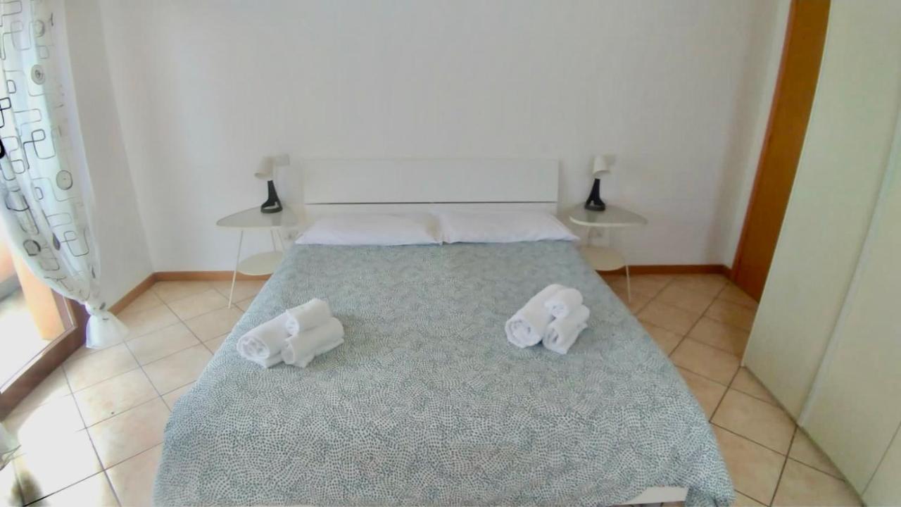Cleo Camelia Apartment Фалконара Маритима Екстериор снимка